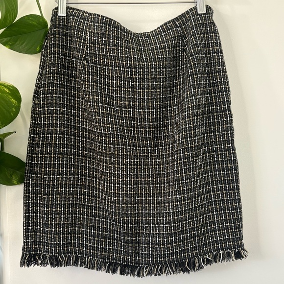 Elegant Black and White Tweed Pencil Skirt - Picture 4 of 5